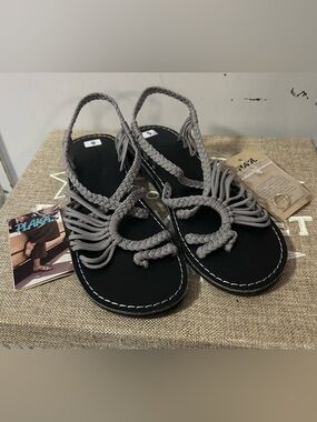 Palm Leaf Flat Plaka Sandals - Women, NWT